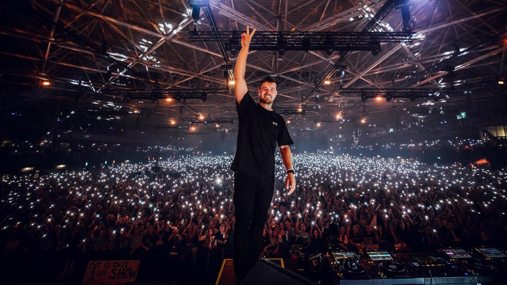 Martin Garrix performing IDEM to fans in the Netherlands