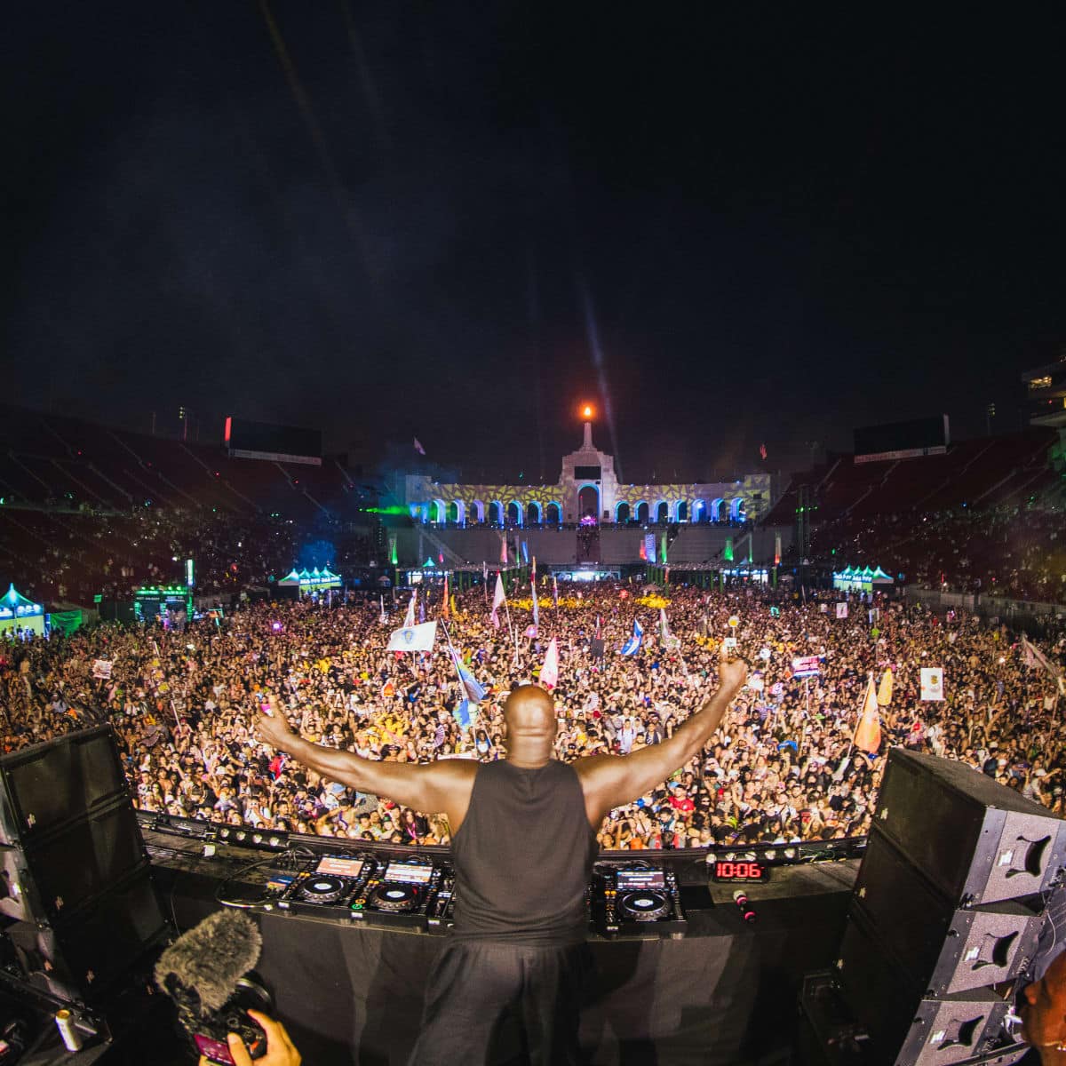 DJ Diesel, aka Shaq, performing at Shaq's Bass All Stars in Texas