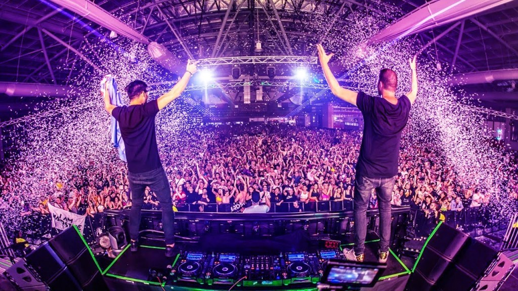 Hardstyle artists on stage What is Hardstyle?