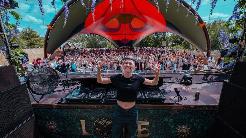 Merow Drops Debut EP on STMPD RCRDS, Blending Bass House & UKG Merow playing to a live crowd at STMPD RCRDS Stage at EDM Festival