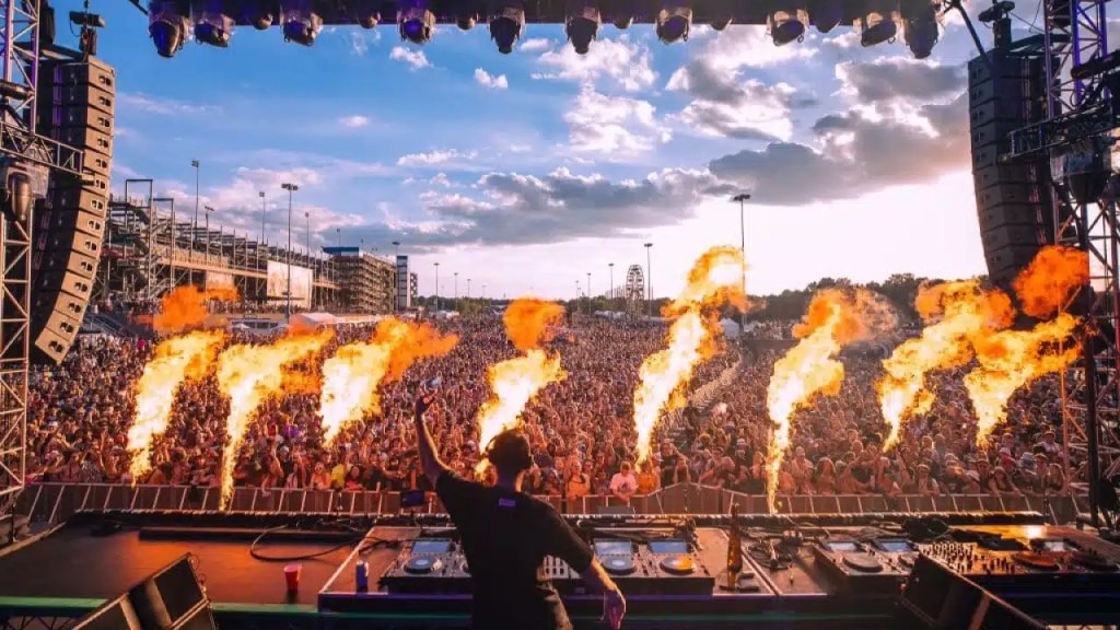 Breakaway Festival Announces Arizona Debut with Massive EDM Lineup Breakaway Music Festival Stage w Fire