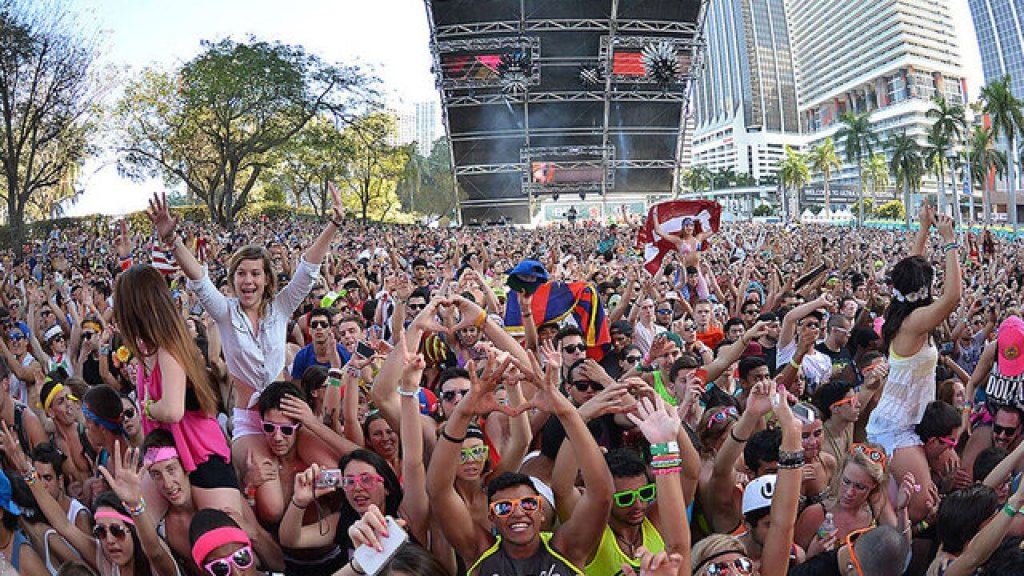 Skrillex Returns to Ultra Music Festival After 10-Year Hiatus Miami Ultra Crowd