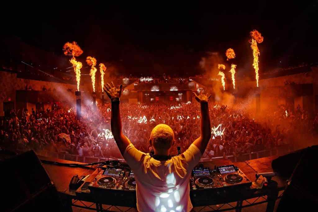 Chris Lake performing on stage Chris Lake Reveals Tracklist for Debut Album ‘Chemistry’