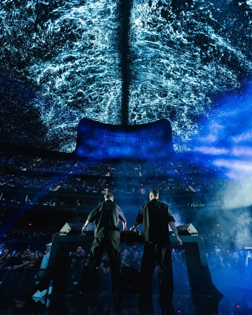 SnapInsta.to_472037616_18485352583052618_3548041418038371917_n Cassian and Kevin de Vries performing at the Las Vegas Sphere