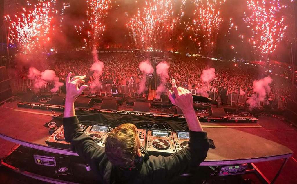 Kaskade performing Kaskade performing live at edm festival ahead of new studio album, undux